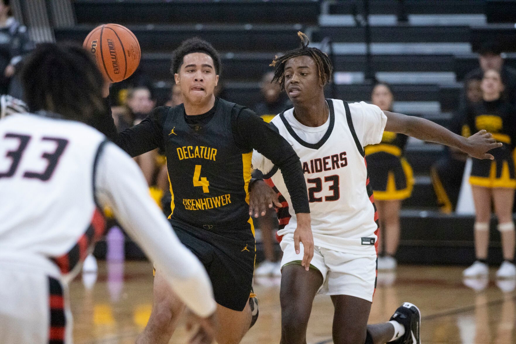 112322-dec-spt-eisenhower-basketball_01.JPG
